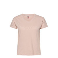 Victoria Tee T-shirts & Tops Short-sleeved Vaaleanpunainen Kari Traa