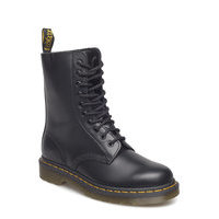 1490 Black Smooth Nyörisaappaat Musta Dr. Martens