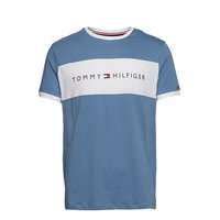 Cn Ss Tee Logo Flag T-shirts Short-sleeved Sininen Tommy Hilfiger