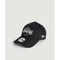 Lippis NBA Essential Outline 940 LOS, New Era